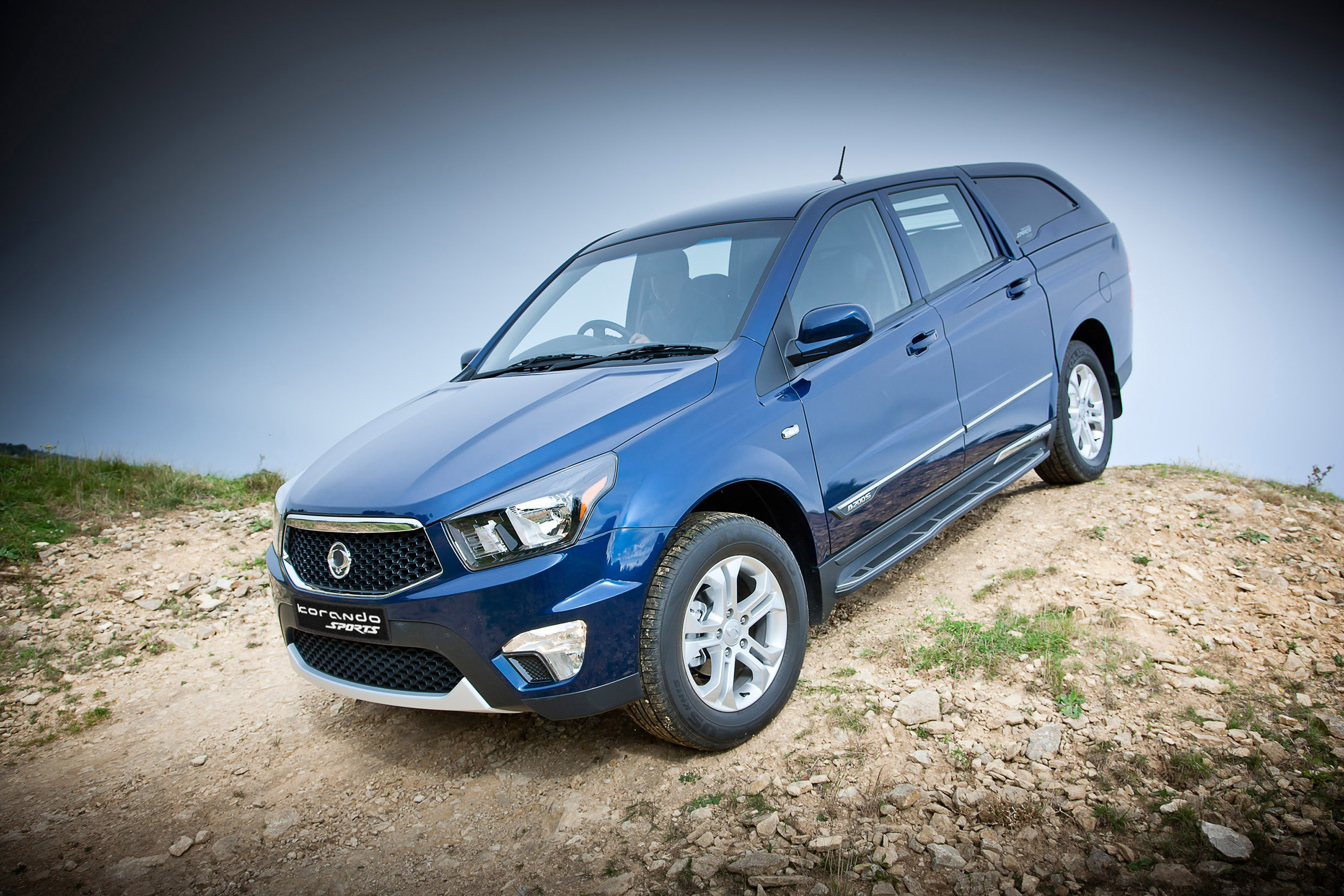 2013-ssangyong-korando-sports-pick-up-05.jpg