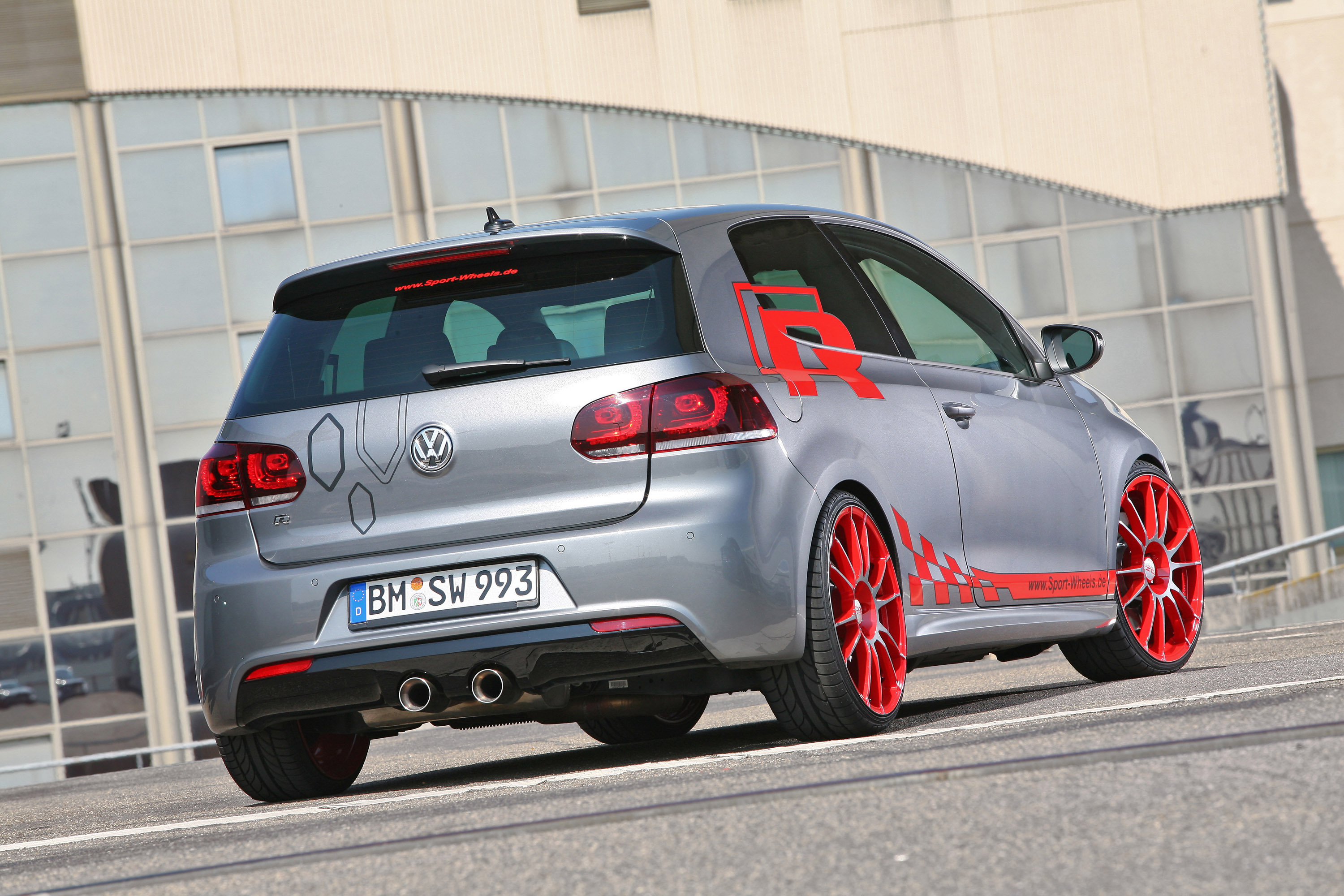 Sport-Wheels packs the VW Golf 6R with 330 hp