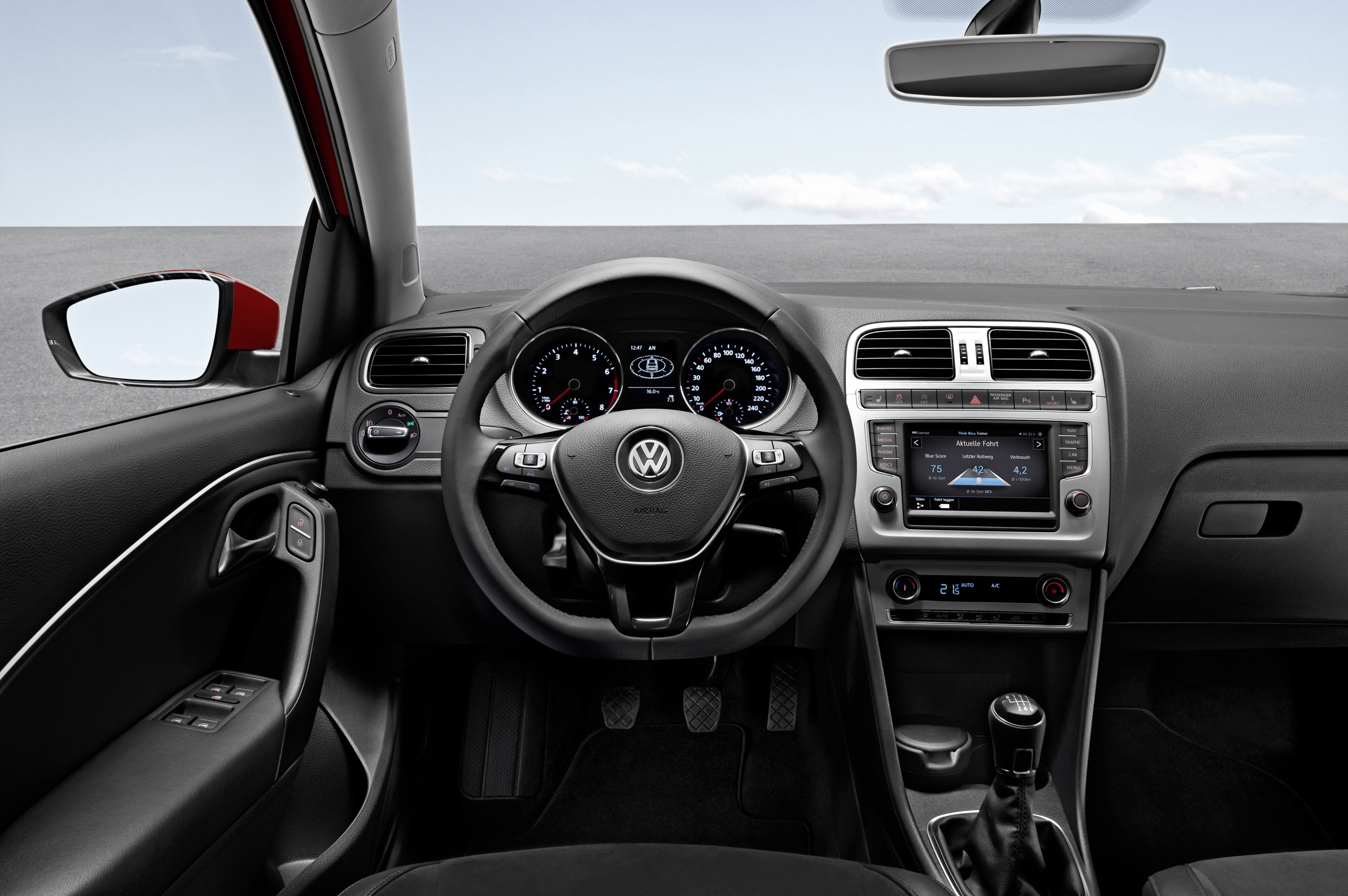 Volkswagen Polo (2014) - picture 15 of 19