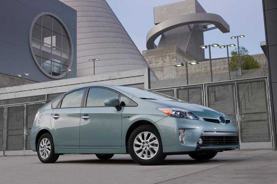 Toyota Prius Plug-In Hybrid (2015) - High Resolution Picture 7 Of 22 ...