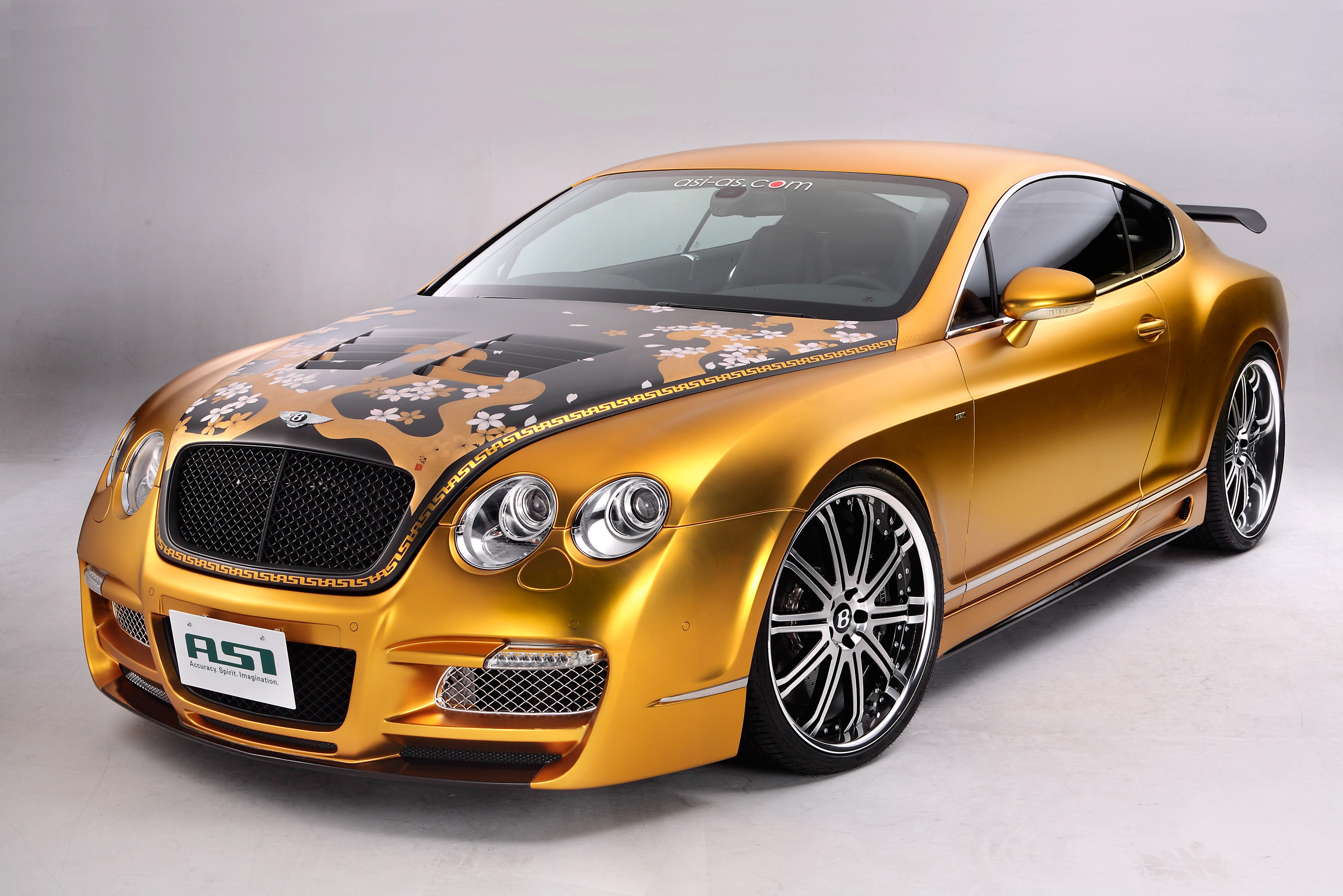 Эксклюзив авто. Бентли Континенталь золотой. Bentley Continental золотой. Золотая машина. Золотистая машина.