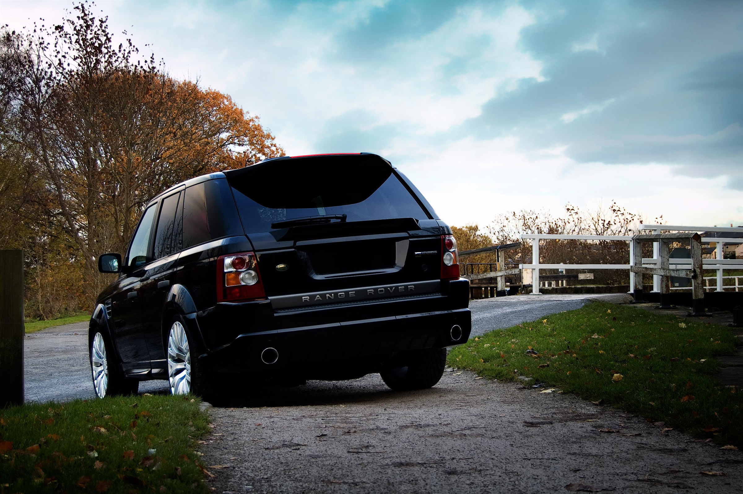 Kahn Cosworth 300 Range Rover Sport (2009) - pictures & information