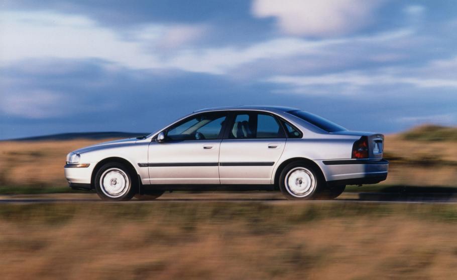 Volvo S80 (1999) - picture 2 of 3 - 2400x1475